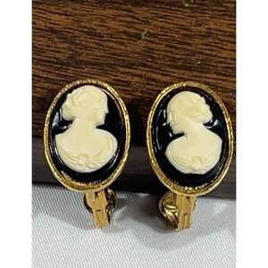 Vintage Cameo Clip On Earrings Black Gold Tone Oval Portrait Coquette Regency